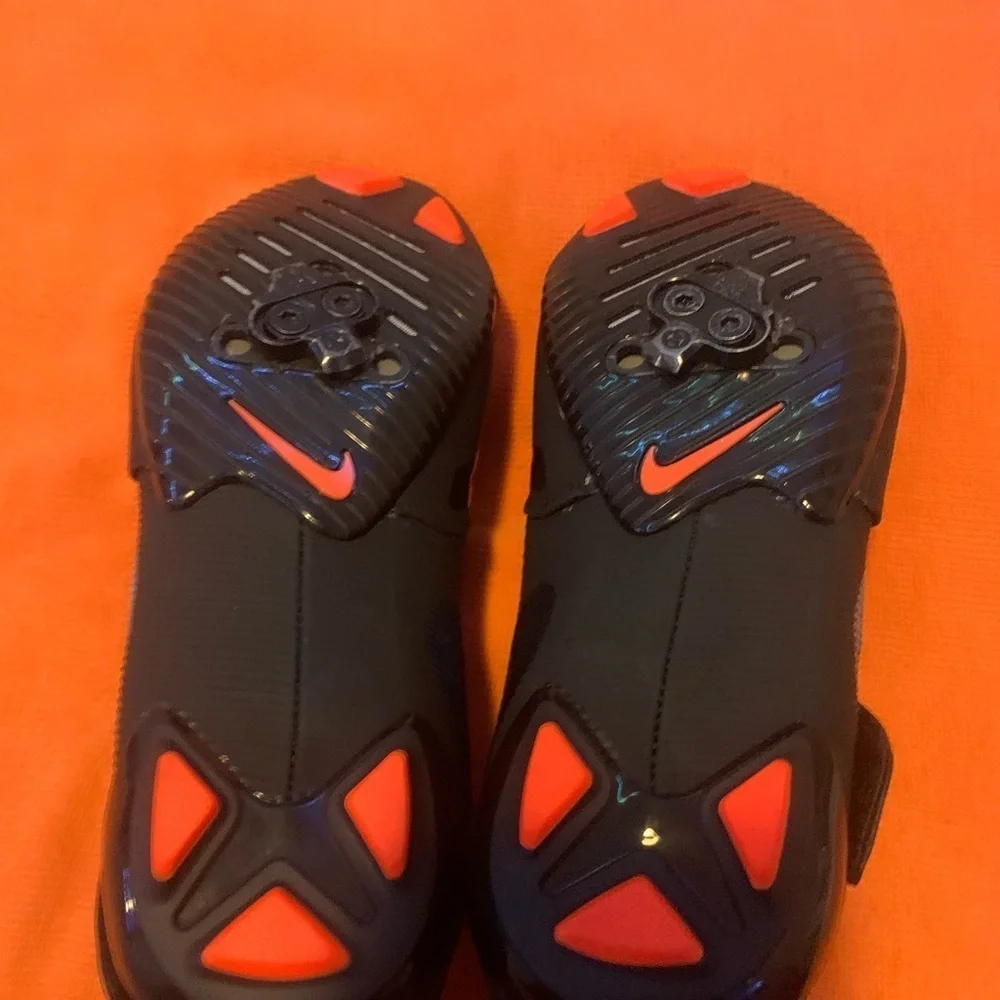 Nike SuperRep Cycle
Black Hyper Crimson - Picture 2 of 5